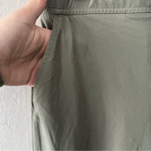 Eddie Bauer Sage Green Lightweight Joggers Size Small - Picture 3 of 7